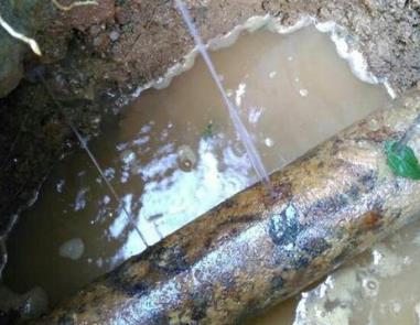 南宁楼顶渗水维修公司分享下地暖漏水的原因及检测方法。